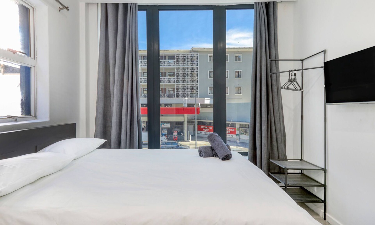 Sea Point Hotel | Inn & Out Express Sea Point