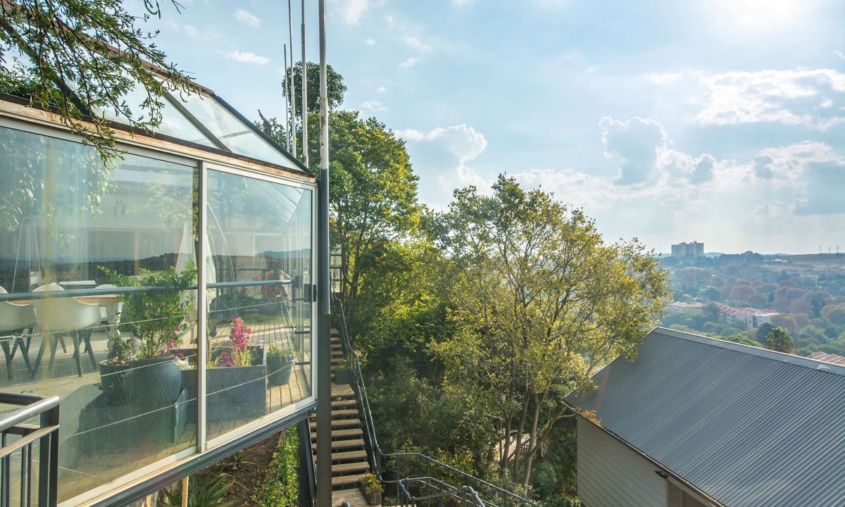 Greater Johannesburg Metropolitan Area House | Inner City Retreat based in the bustling neighborhood of Melville Johannesburg.