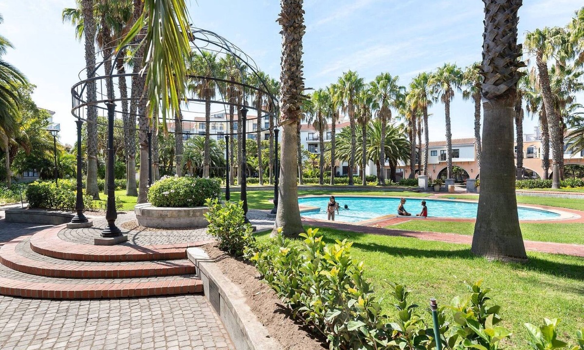 Century City Apartment | Island Club LA302 by CTHA