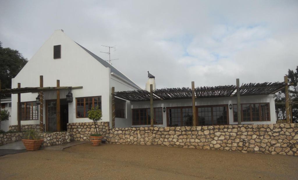 Vredenburg House | Juffroushoogte Gaste Plaas