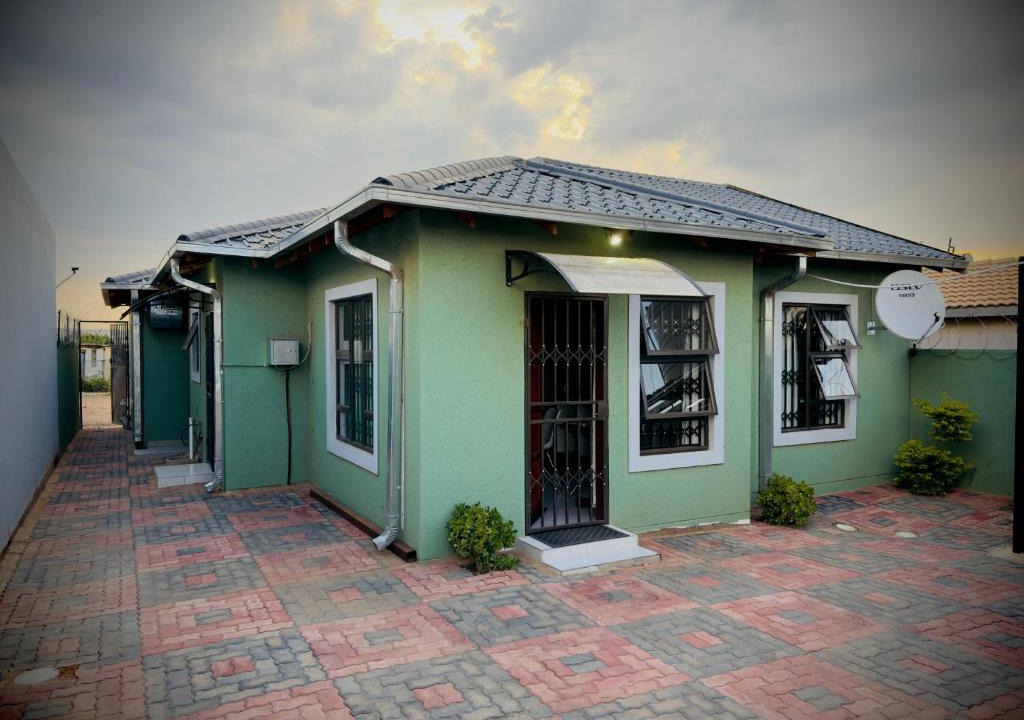 Tshwane House | Khami Guesthouse