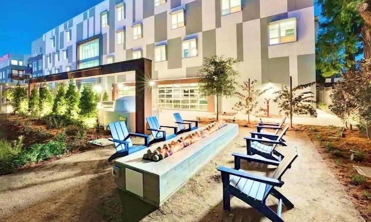 The Crossings Condo | KING BED - Modern FULLY FURNISHED Condo By Stanford & Google - Mountain View CAn