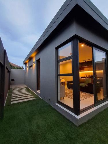 Tshwane Apartment | King size bed-NO loadshedding-Free Wi-Fi