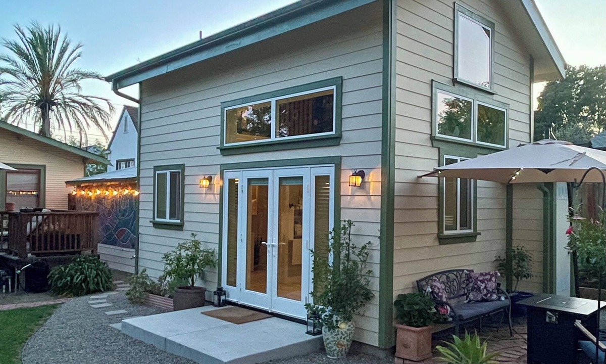 Dimond House | Kolibrie Huis–Furnished Monthly Rental for Work Assignments or Temp Relocation