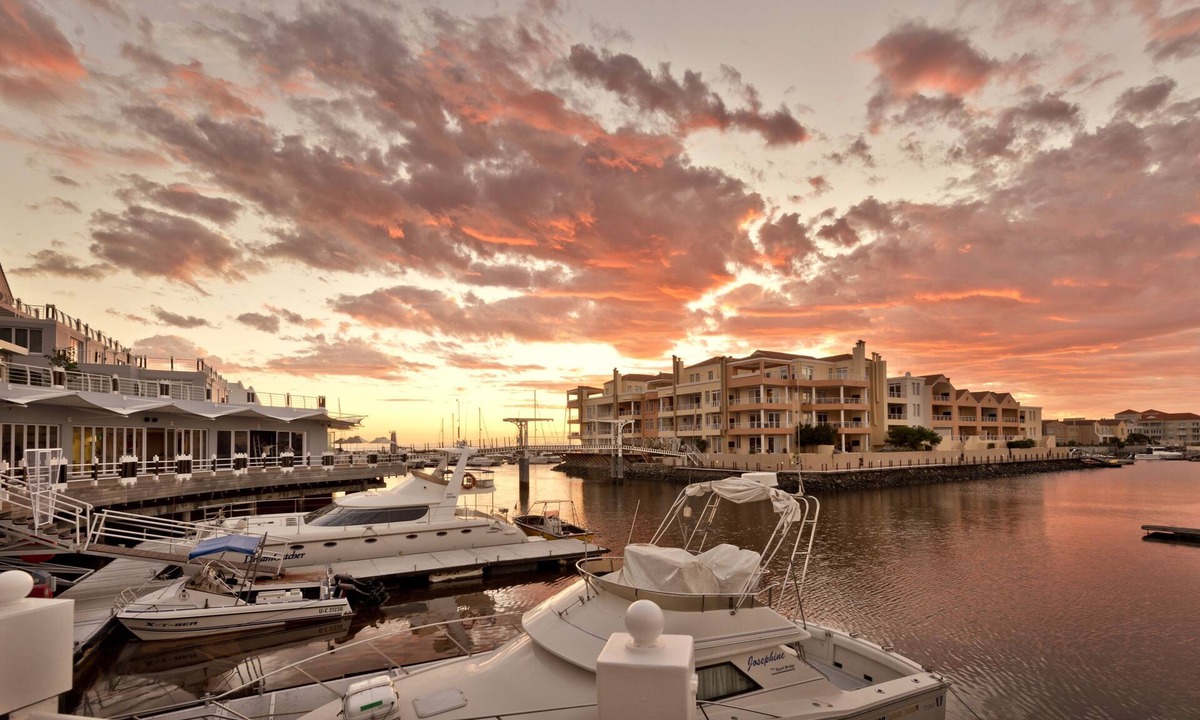 Gordons Bay Central Hotel | Krystal Beach Hotel