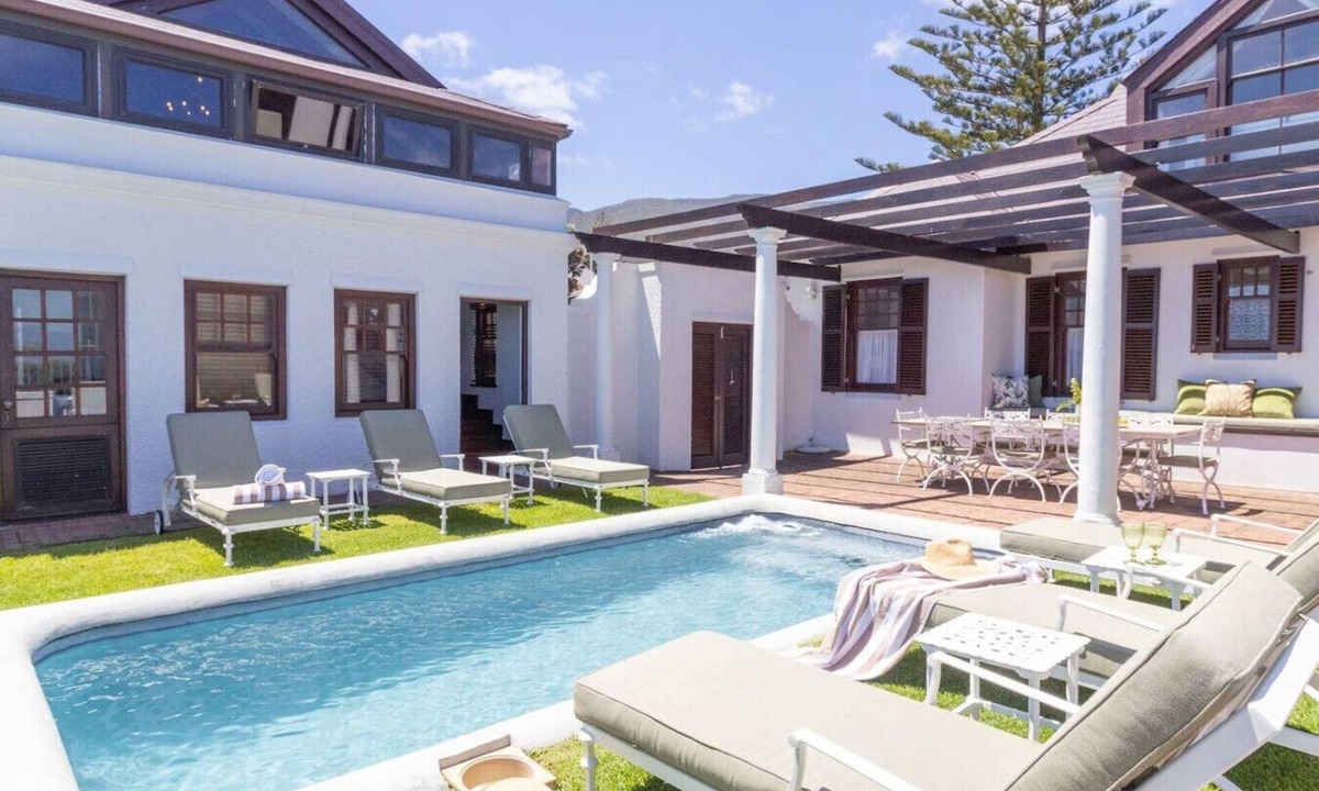 Fernkloof Villa | Kwaaiwater Heritage House | Luxury Coastal Villa in Hermanus