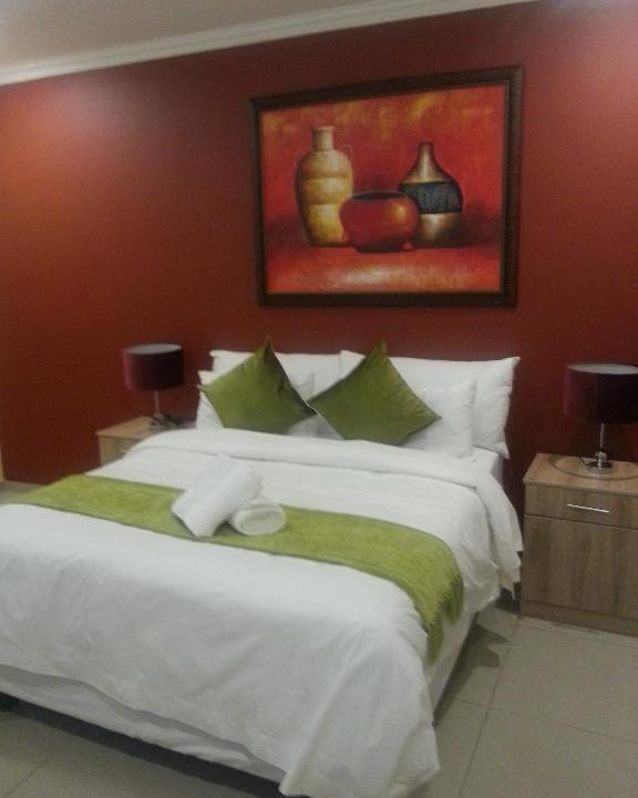 KwaMhlanga House | KwaNtokozo Guesthouse