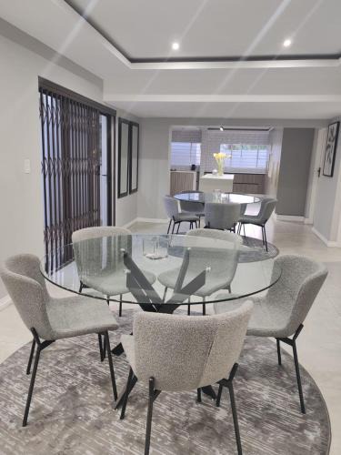 Kempton Park House | La Grace