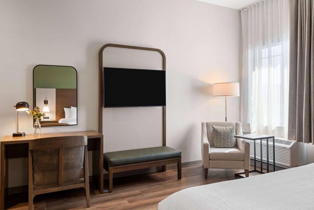 Lincoln Hotel | La Quinta Inn and Suites by Wyndham Lincoln