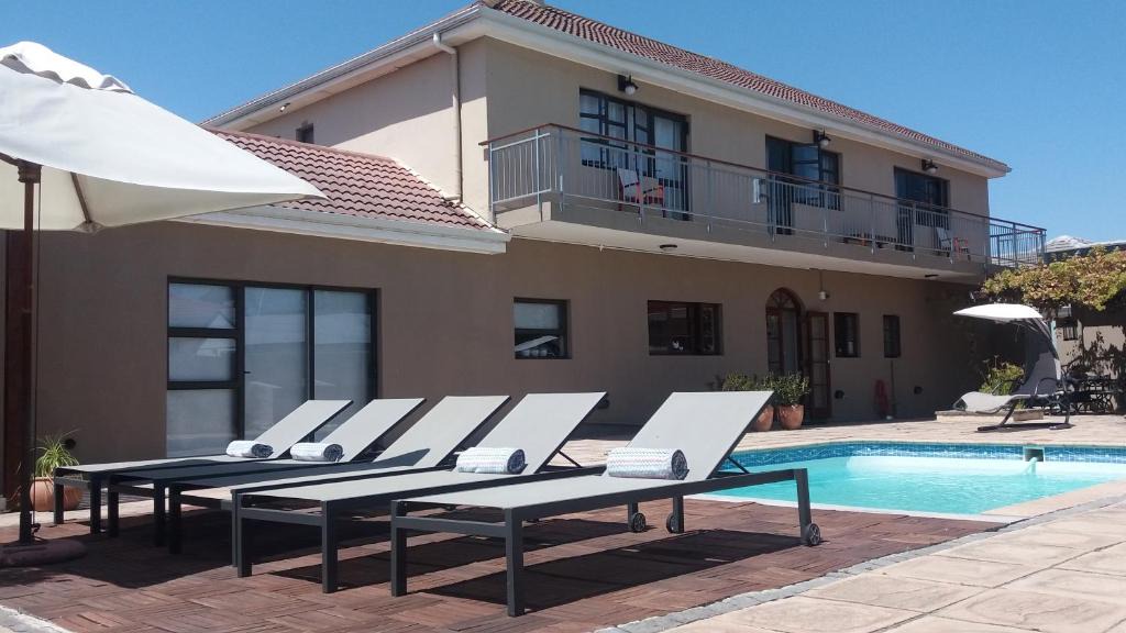 Milnerton House | La Roche Guest House