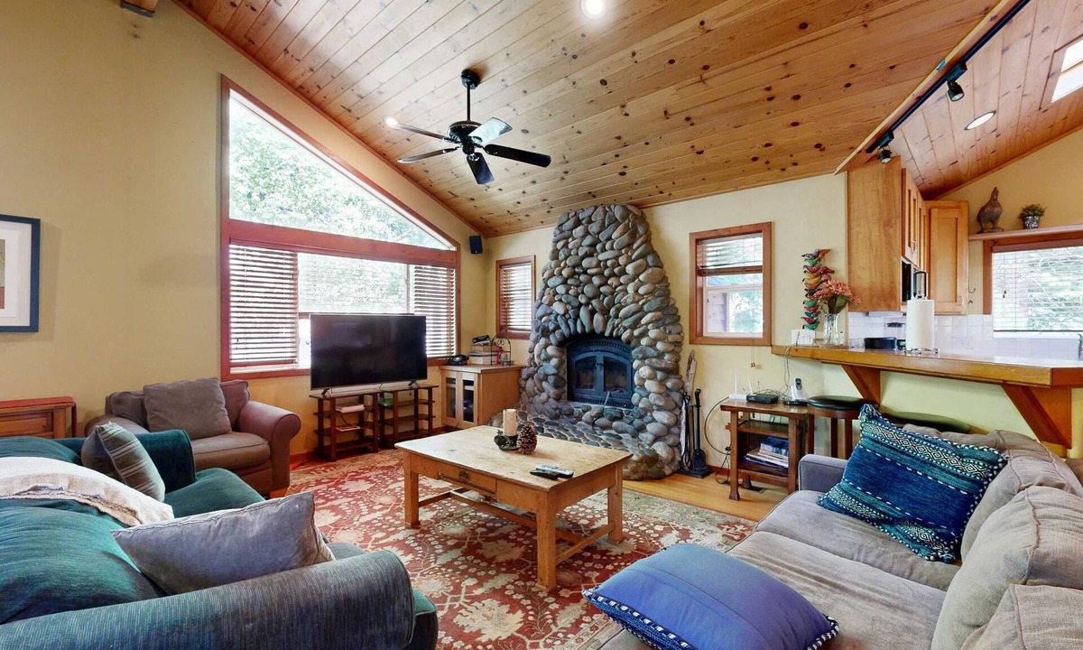 Comstock Acres Cabin | Lake Tahoe Cabin with Hot Tub, Private Studio & Yard - Near Resorts