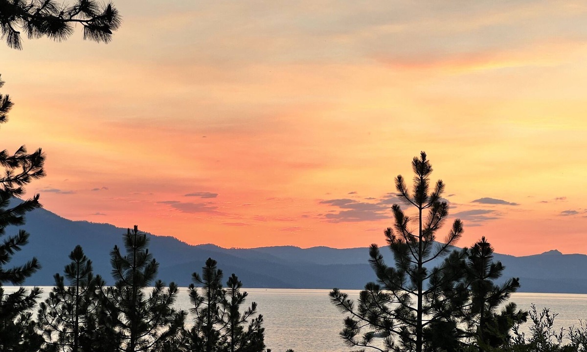 Al Tahoe House | Lake View 4 bdr family home w/hottub