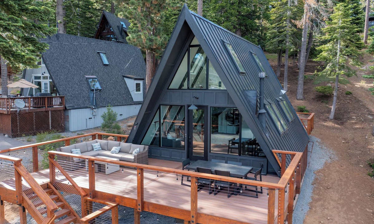Talmont Cabin | Lake View · Private Beach · Hot Tub · A/C · Pets