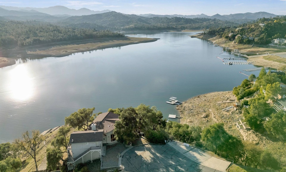 Oak Shores House | Lakefront Oasis w/Private Dock on Lake Nacimiento - Boat, Swim & Unwind!