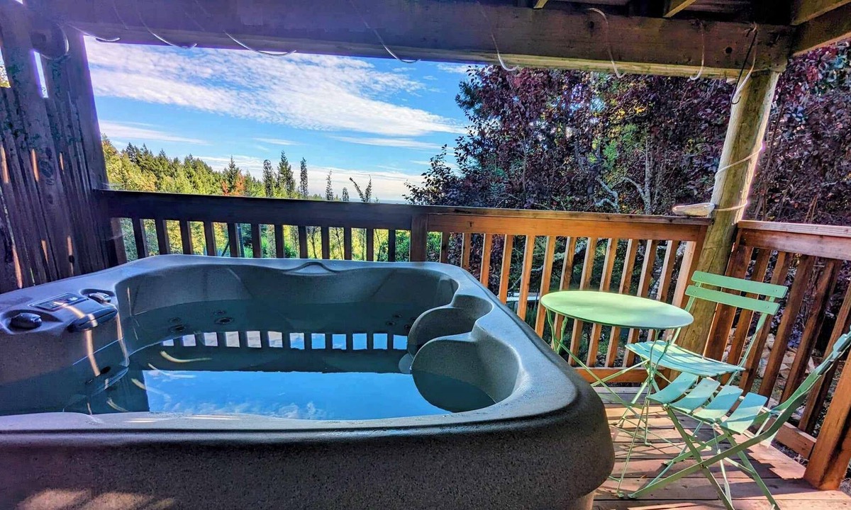 Gualala House | LaLa Land Redwood Retreat w/ Hot tub