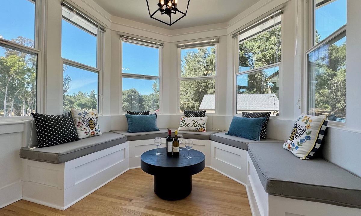 Freestone House | Large Country Estate in Downtown Sebastopol