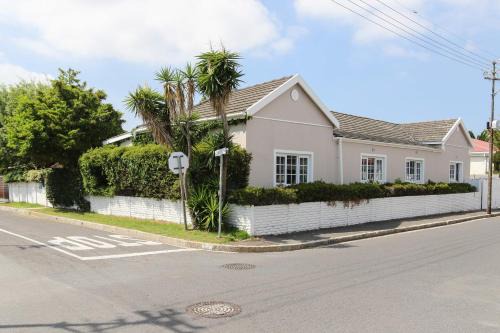 Plumstead Villa | Lavender Guest Cottage