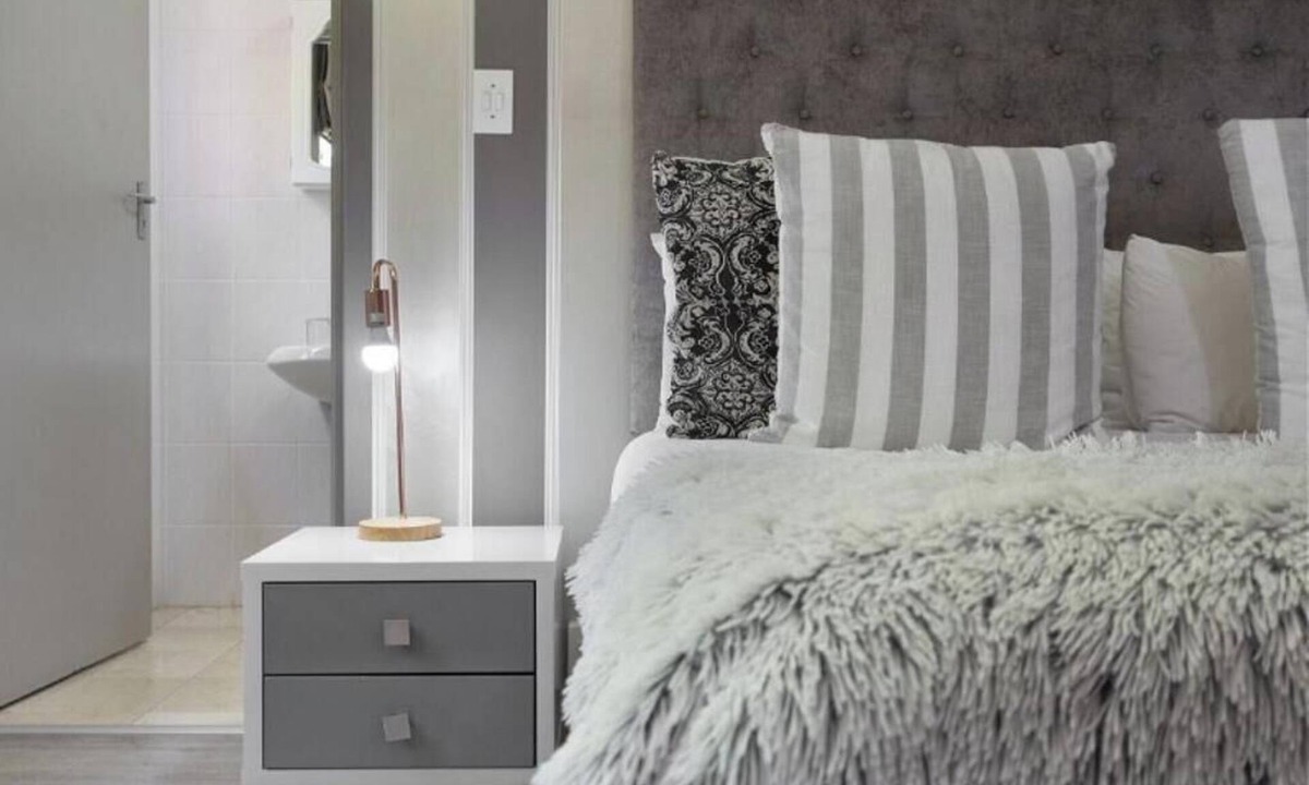 Tokai Apartment | Lavender - Queen Self catering Unit