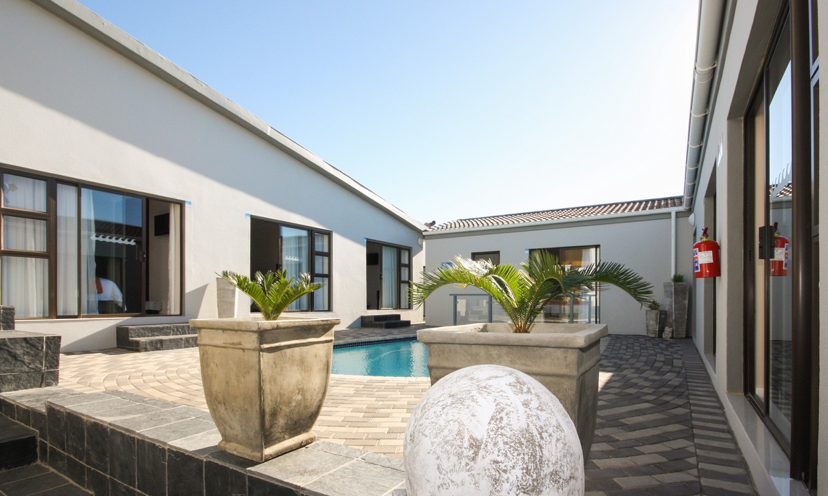 Bluewater Bay Hotel | Le Blue Guesthouse
