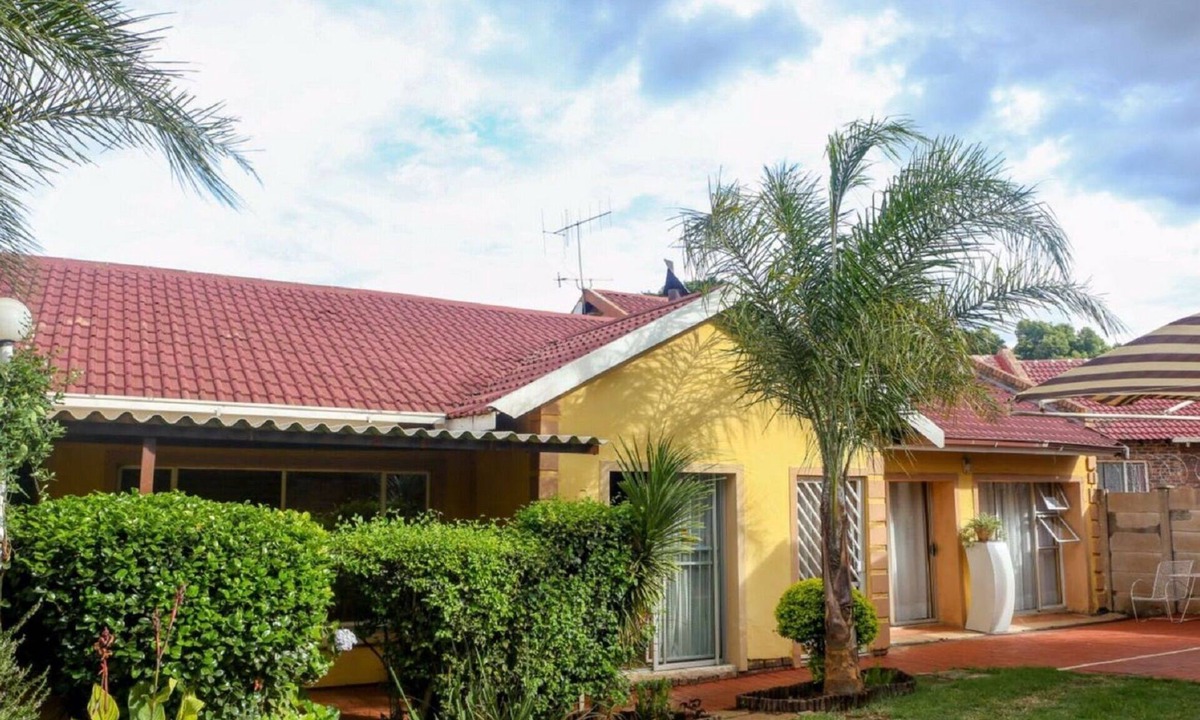 Centurion House | Lecawi Guest House is an exclusive establishment with well comfortable rooms