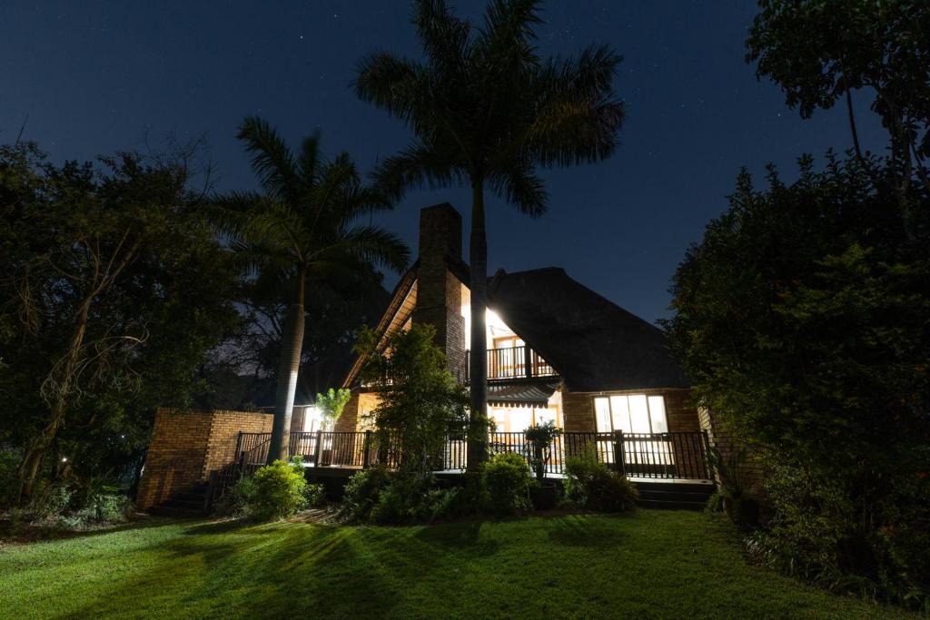 Hazyview Ski Chalet | Legend Safaris 257B - in Kruger Park Lodge