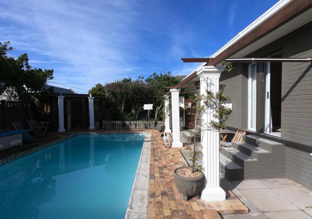 Fish Hoek Bed & Breakfast | Leo's Den