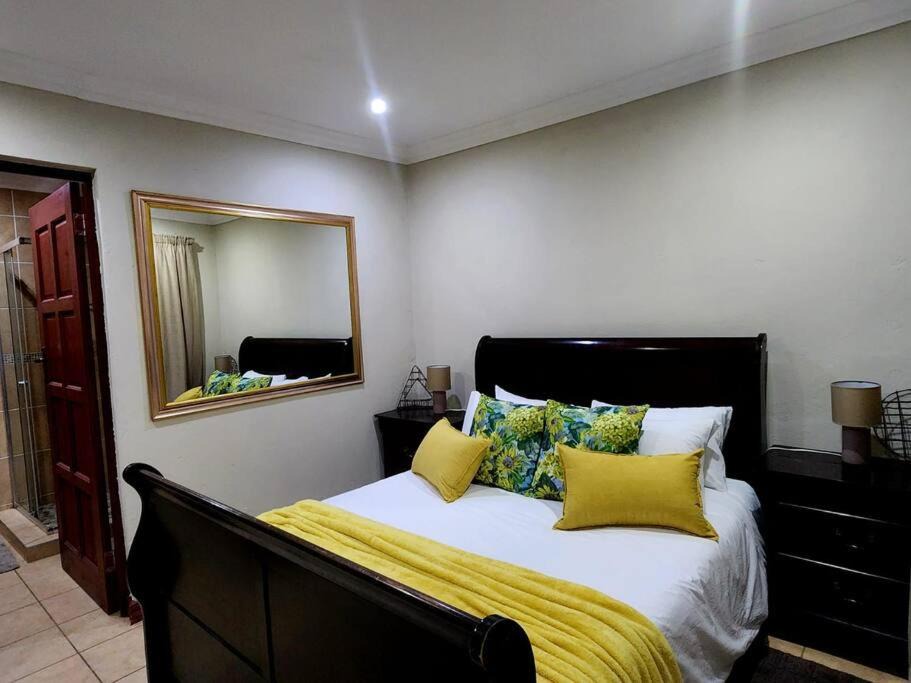 Die Wilgers Villa | Lily Rest Garden Cottage