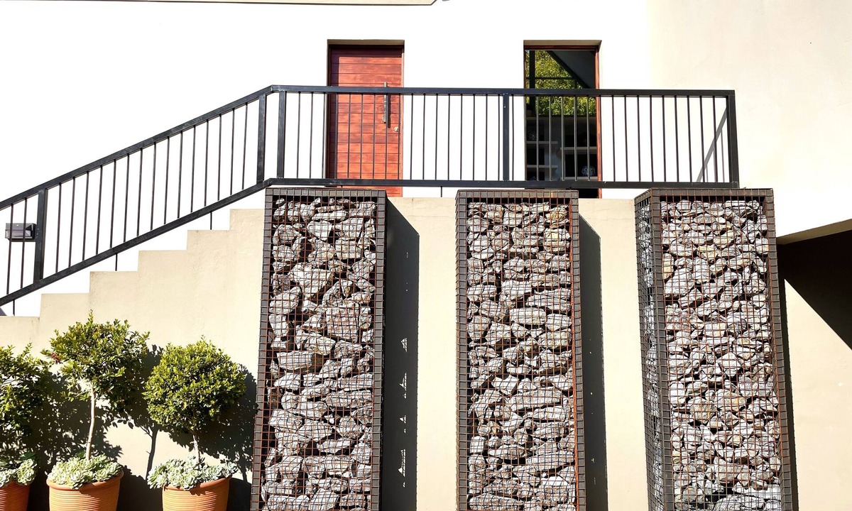 Pretoria Villa | Lion Mansion Villa 5 bedroom 5 bathroom pool bbq garden