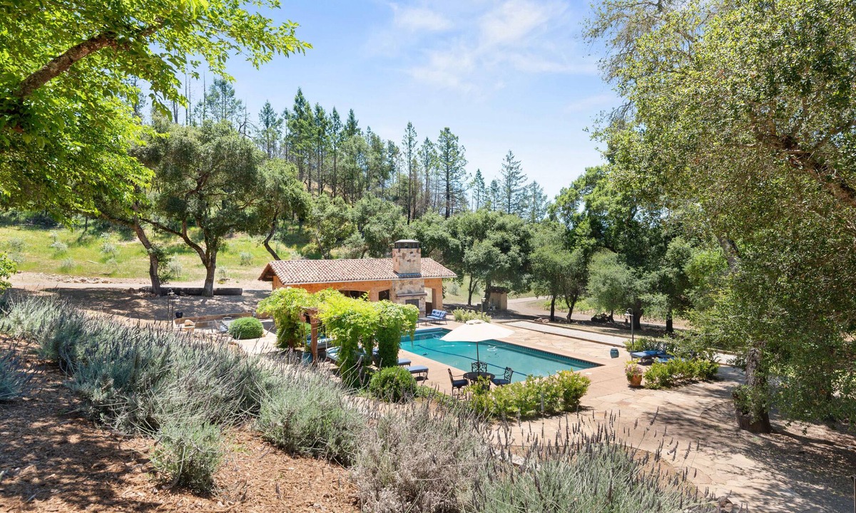 Kenwood Villa | Locanda Winery estate with Olympic-size pool & Starlink WiFi - dog-friendly