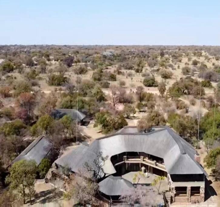 Leeupoort House | Lodge on Watering Hole , Zebula