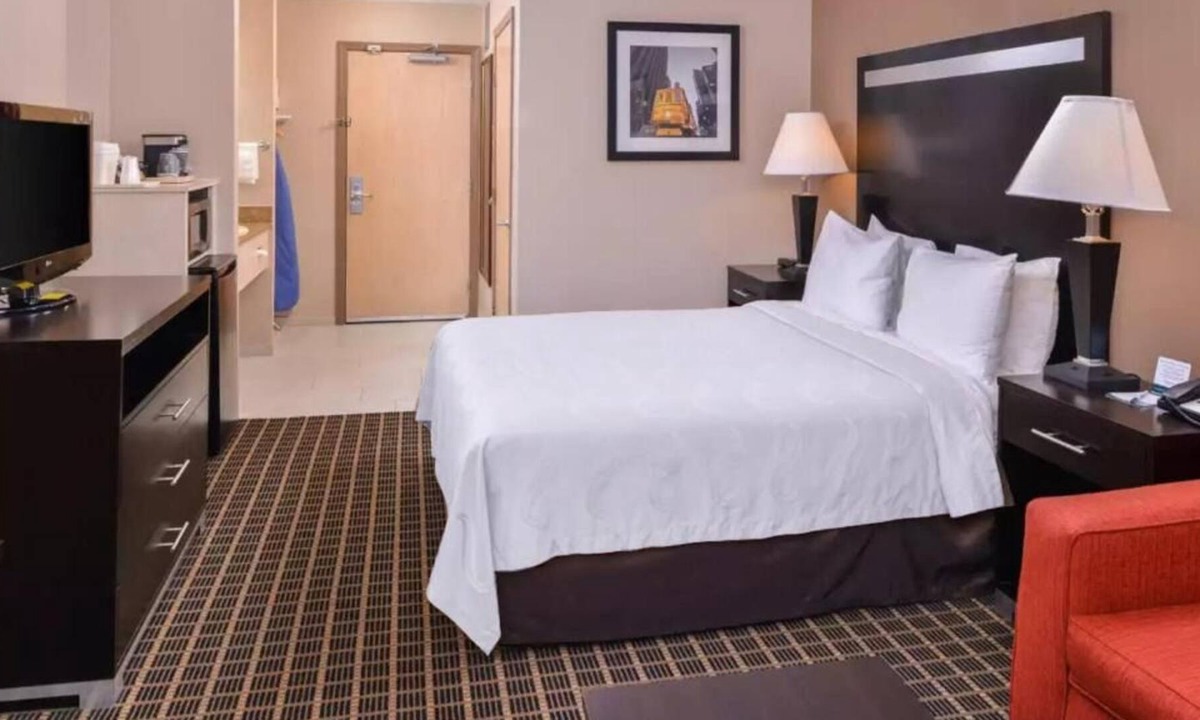 South San Francisco House | Look No More! On-Site Dining, Free Breakfast, Free Parking, Minutes to Downtown