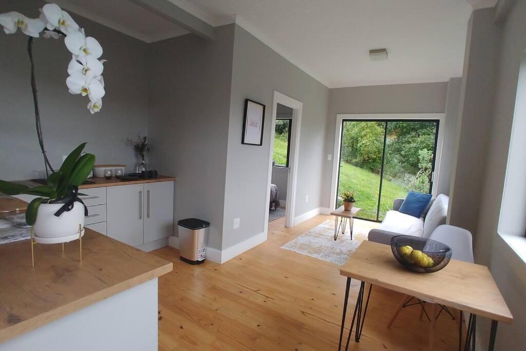 Knysna Apartment | Lovely 1-bedroom unit in beautiful Knysna Heights