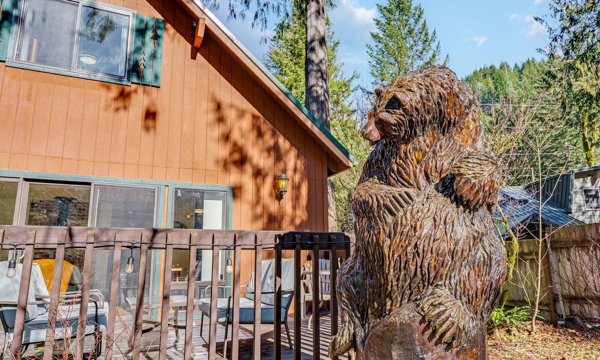 Mount Hood Village House | Lovely Mt. Cabin near Mt. Hood with Hot Tub & Community Pool