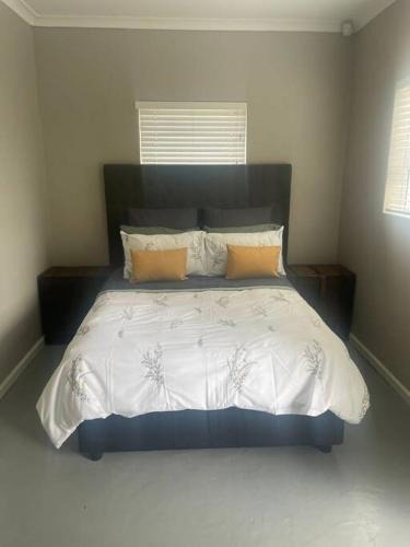 Summerstrand Apartment | Lovely, quite flat near beach,41Jenvey