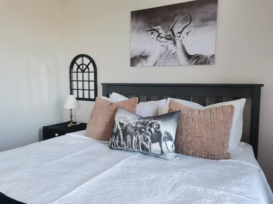Hartenbos Apartment | Lovely Studio Apartment with secure parking