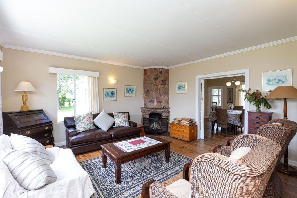 Katberg House | Lowestoffe Country Lodge - Walnut