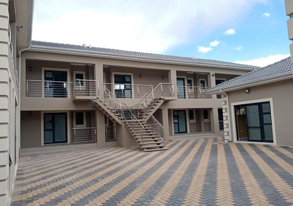 Komani Bed & Breakfast | Lucolo Palace B&B Queenstown