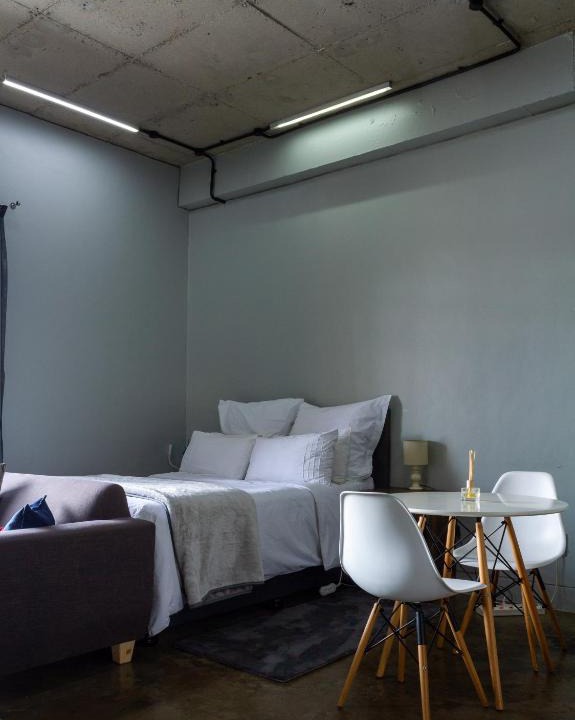 Downtown Johannesburg Apartment | Lux Studio Apartment @ Hallmark House