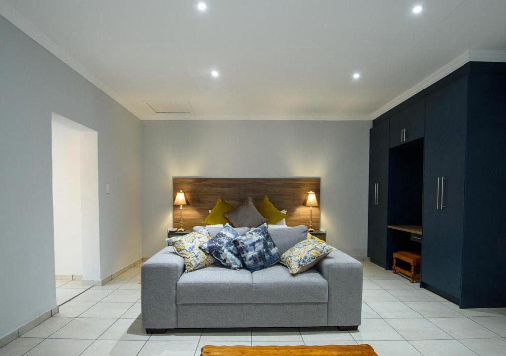 Bloemfontein House | Luxor Manor