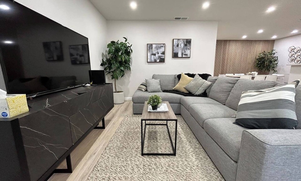 Vallejo House | LUXOStays | Spacious Getaway Near Six Flags & Napa Valley