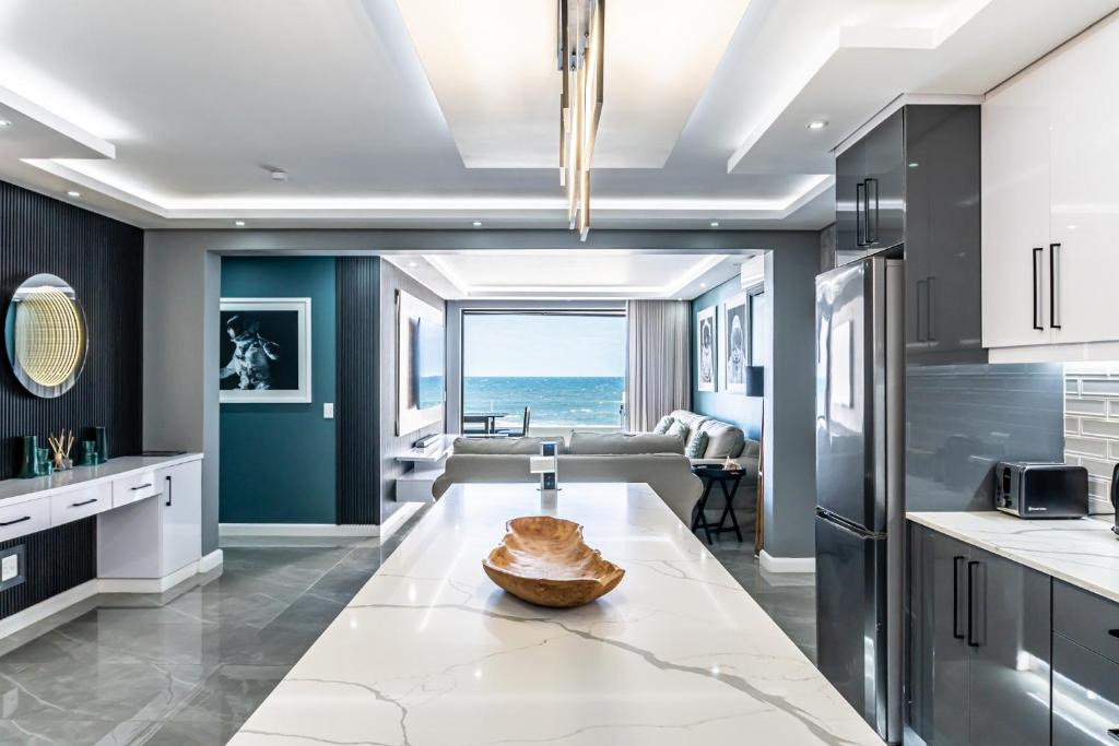 Shaka's Rock Apartment | Luxurious 3 bedroom beach front apartment