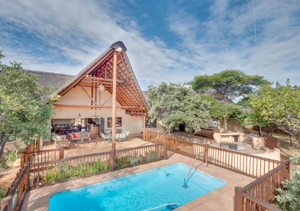 Leeupoort Villa | Luxurious 4 Bedroom Villa with Cottage 205