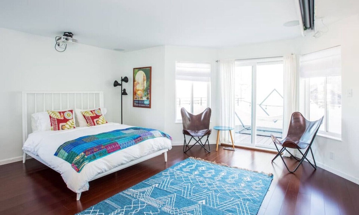 Bayview House | Luxurious Master Suite-Private deck, stunning view