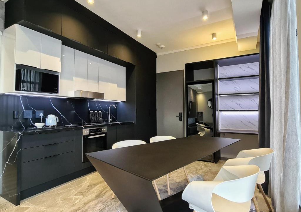 Menlyn Apartment | Luxurious Menlyn Maine 1 Bedroom on 12th Floor with Stunning Views & No Load Shedding