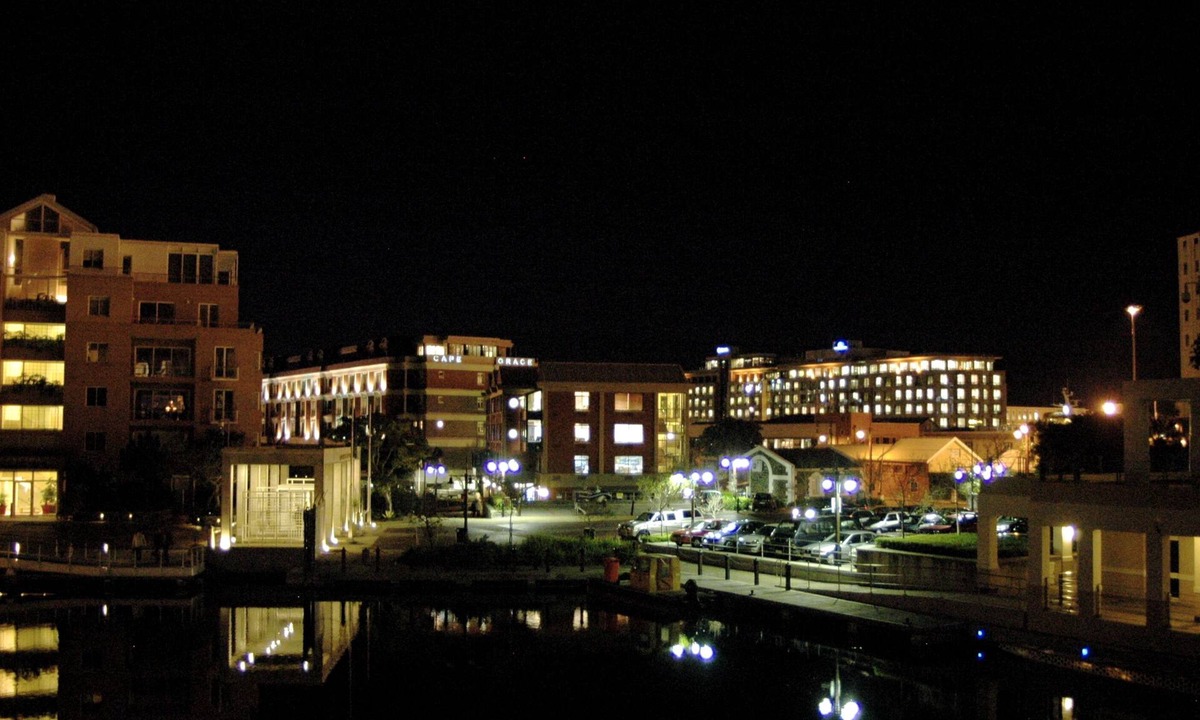 Victoria and Alfred Waterfront Apartment | Luxurious, Spacious & Secure V&A Waterfront Apt