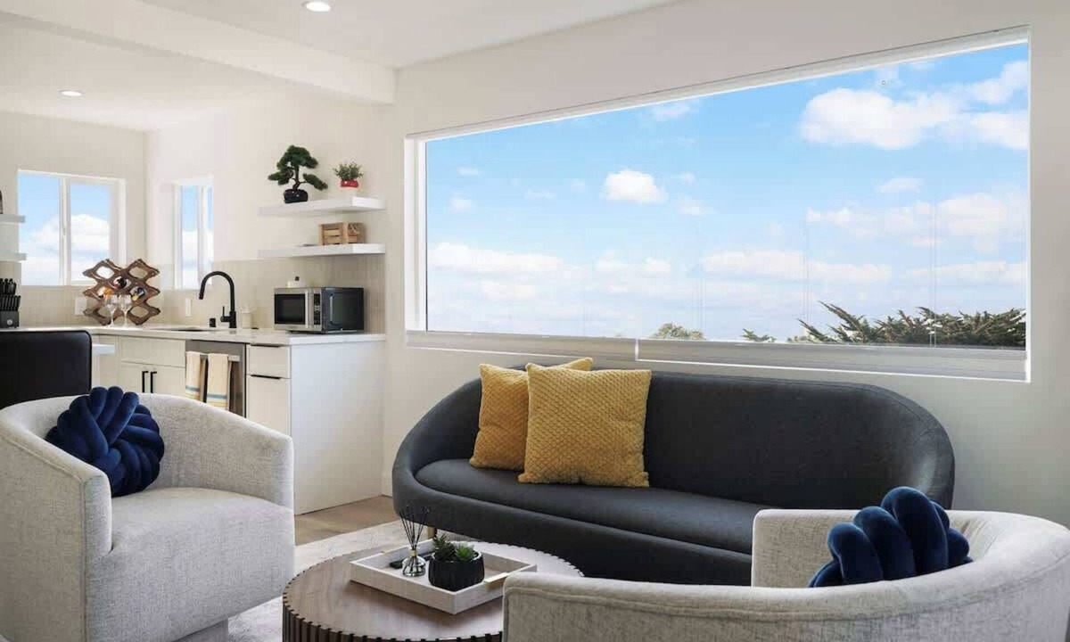 Pacifica Apartment | Luxury 3BR 2BA Coastal Home w/Ocean Sunset Views & Yard Near SF