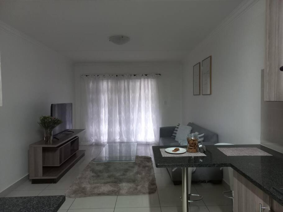 Benoni Apartment | Luxury apartment by OR tambo