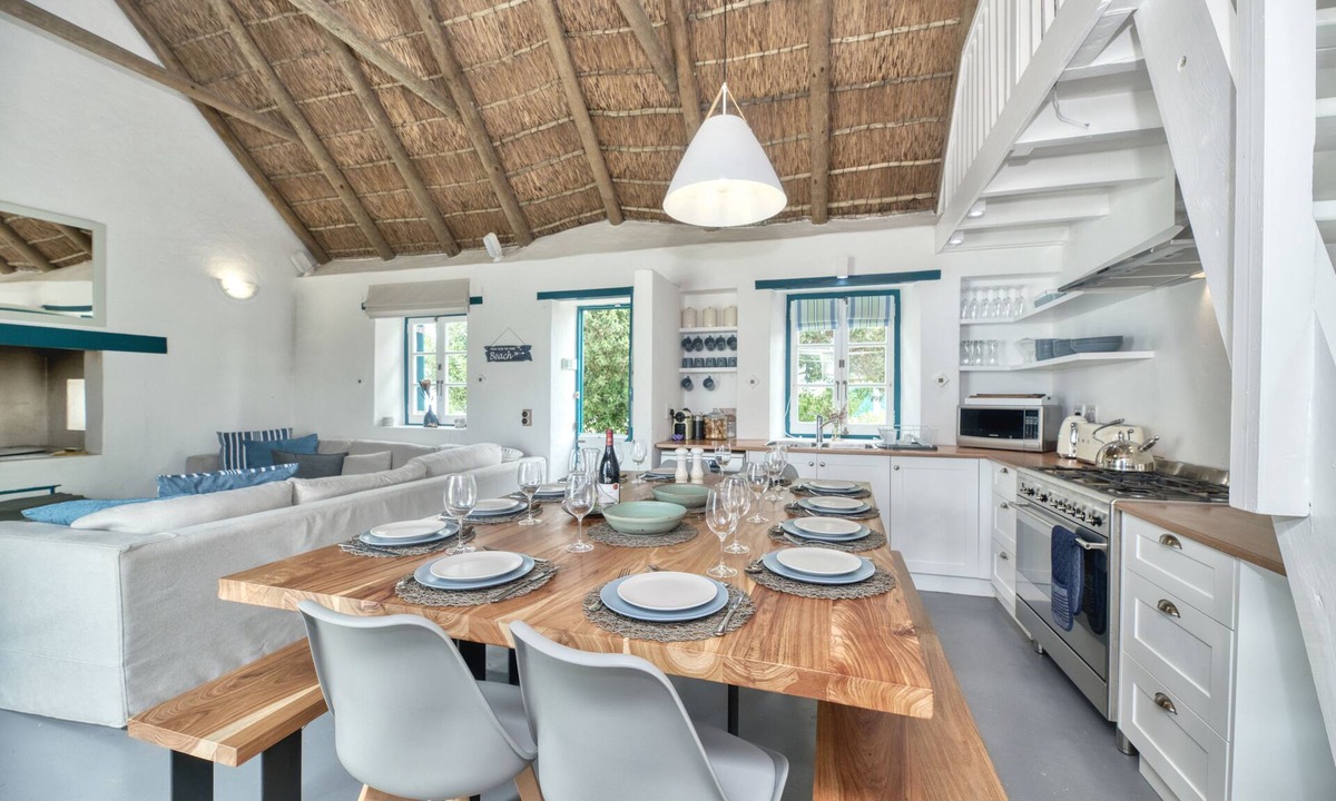 Struisbaai House | Luxury Beach Home | Games room & Braai | Pet friendly