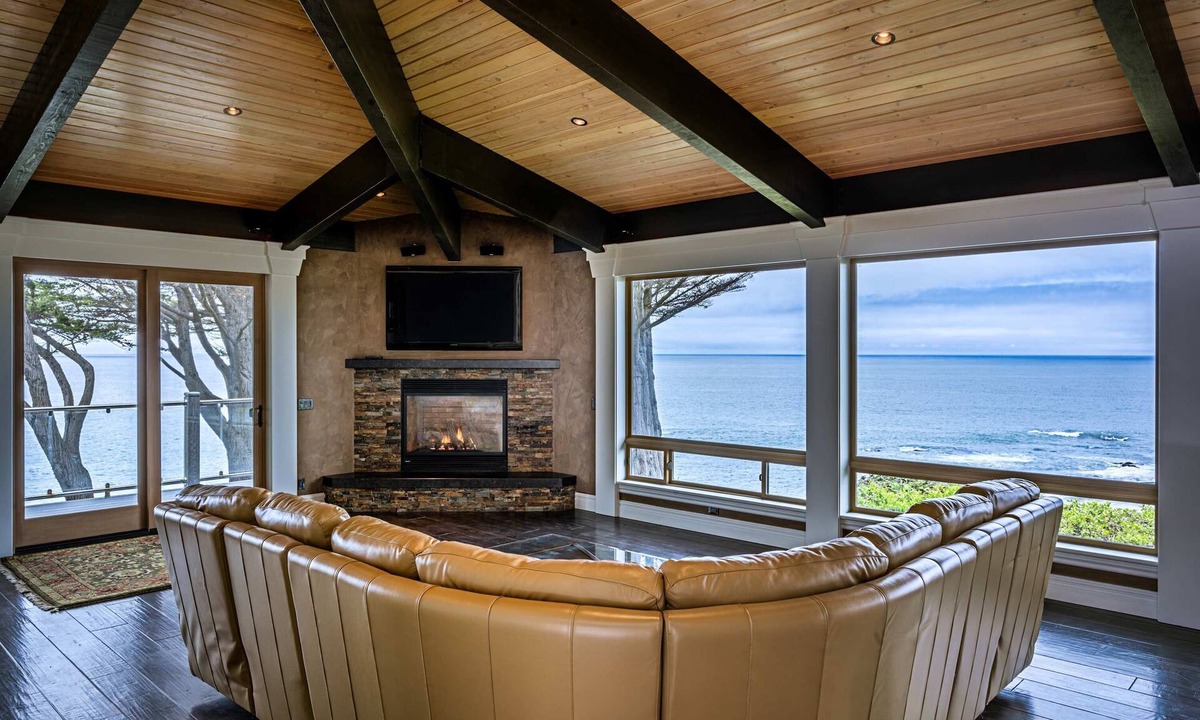 Gualala House | Luxury blufftop home with hot tub, wraparound deck, gourmet kitchen & ocean view