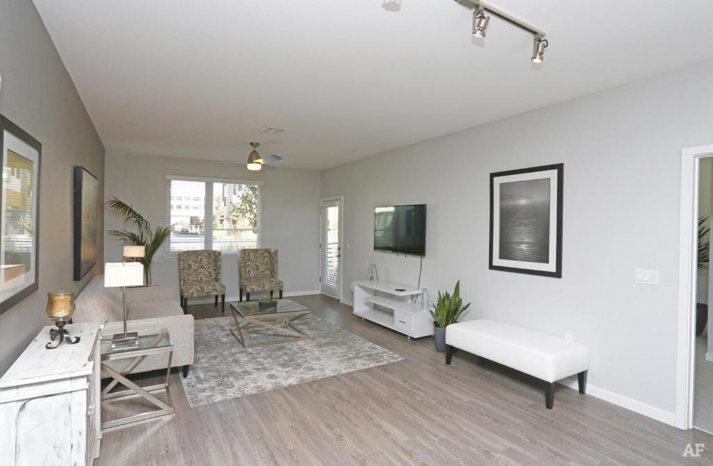 Menlo Park Apartment | Luxury Condos at Anton Menlo w Pool & Amenities